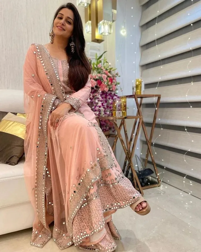 दीपिका कक्कड़ टीवी की पॉपुलर एक्ट्रेस में से एक हैं। उन्होंने ससुराल सिमर का सीरियल से घर-घर में अपनी एक पहचान बनाई है। इसी के साथ आज दीपिका अपना 38वां जन्मदिन मना रही हैं। 