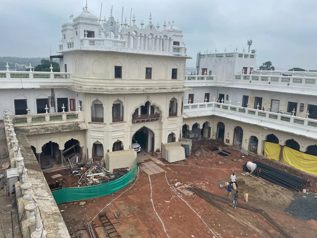 5 साल पहले बीएमसी का दफ्तर भी यहां से शिफ्ट हो गया। तब से स्मार्ट सिटी के द्वारा इसका जीर्णोद्धार कराया जा रहा है।