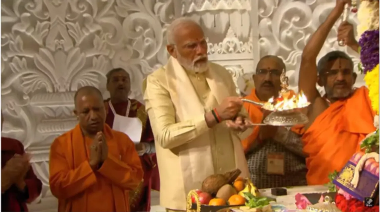 तस्वीरों में देखें रामलला की पहली झलक, पीतांबर शृंगार के साथ अद्भुत लग रहे हैं राम