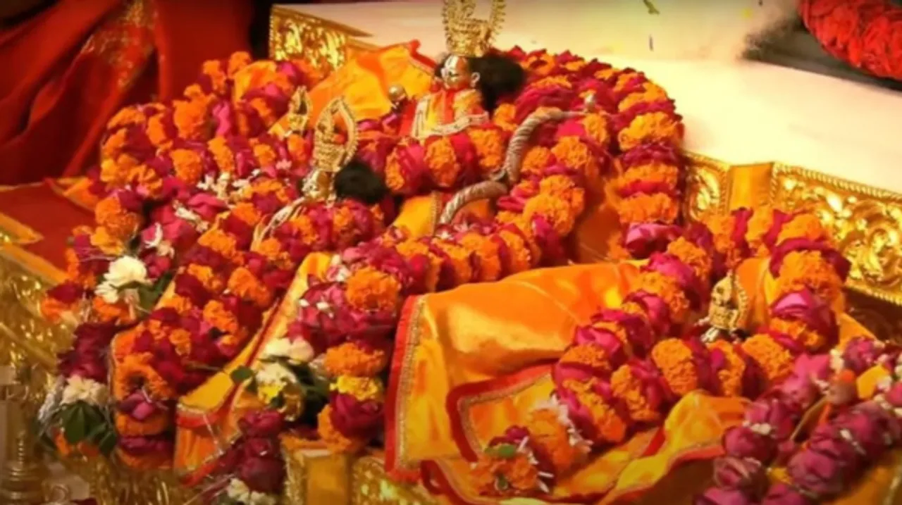 तस्वीरों में देखें रामलला की पहली झलक, पीतांबर शृंगार के साथ अद्भुत लग रहे हैं राम