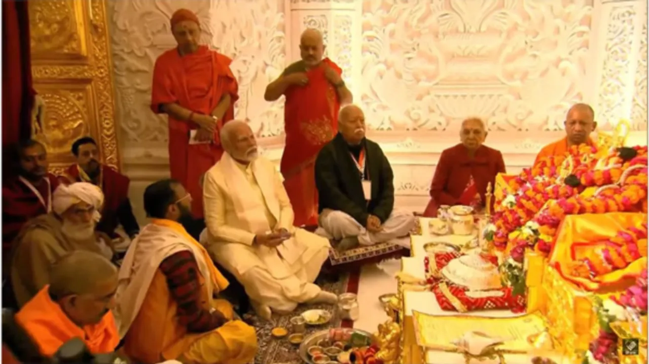 तस्वीरों में देखें रामलला की पहली झलक, पीतांबर शृंगार के साथ अद्भुत लग रहे हैं राम