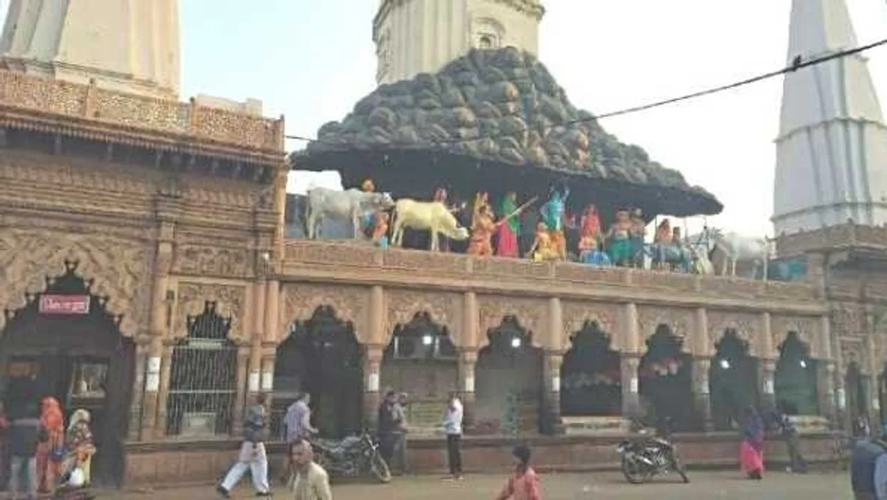 गोवर्धन मंदिर दान घोटाला: 3500 रुपए में सजने वाले फूल 3 करोड़ में खरीदे, 12 पर मामला दर्ज