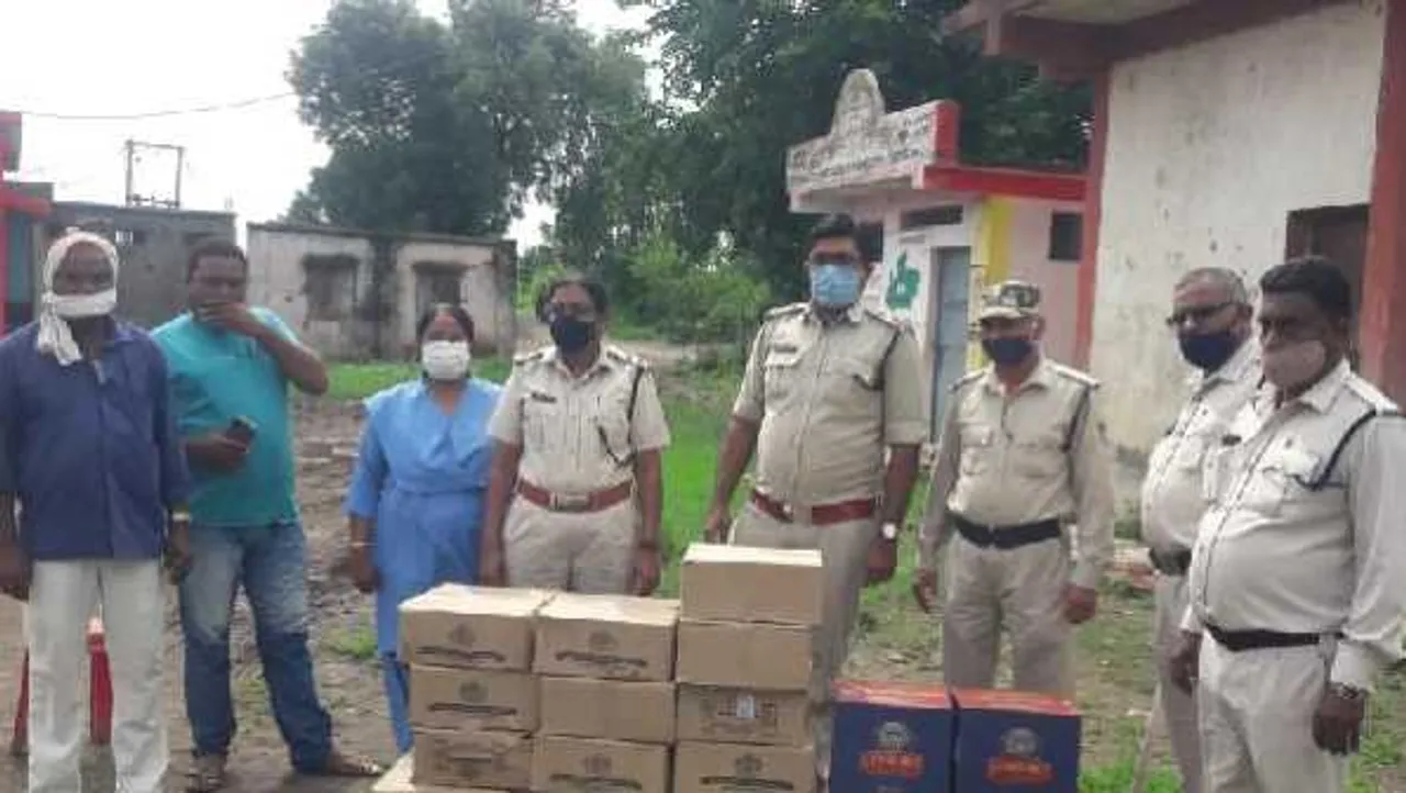 MP के विद्यालय बने मदिरालय: बुरहानपुर में माध्यमिक स्कूल से 22 पेटी अवैध शराब जब्त 
