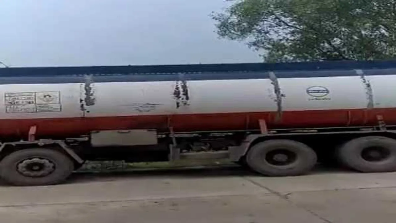 live update: सतना में डीजल टैंकर और बाइक की टक्कर, तीनों बाइक सवारों की मौत, टैंकर में लगी आग 