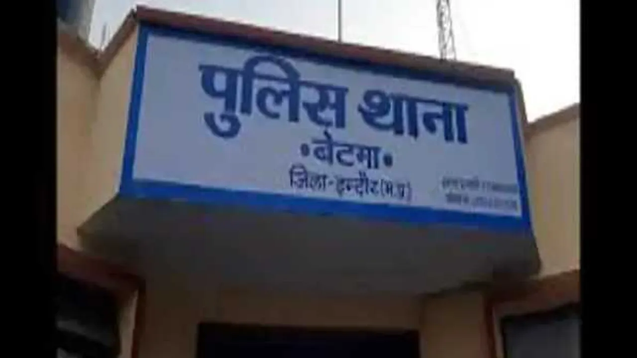 पैसो के लिए पीटा: शराब के लिए पैसे मांगे, नहीं देने पर पहले मां को चप्पल से पीटा