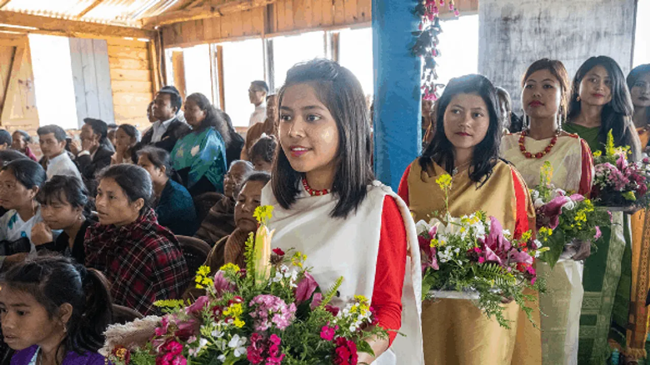 खासी जनजाति: महिलाएं कई मर्दों से शादी कर सकती हैं, बेटी के जन्म पर खुशी मनाते हैं