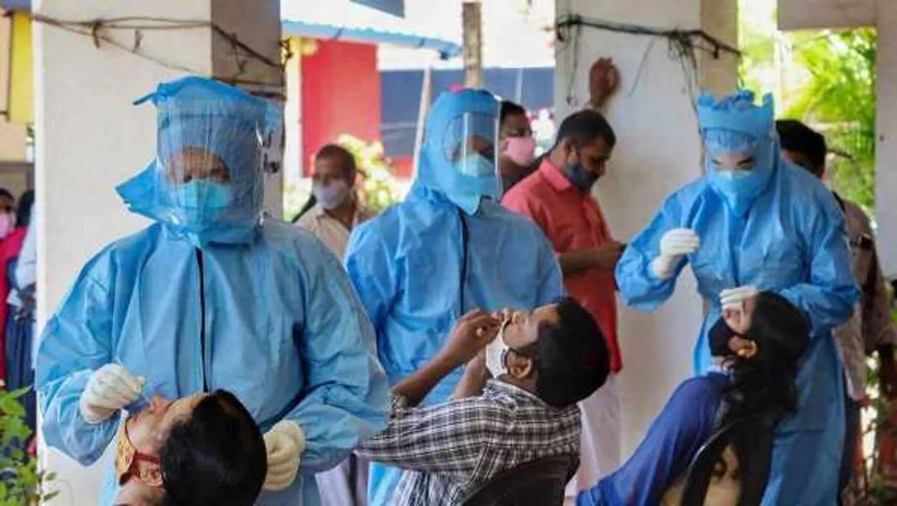कोरोना की भविष्यवाणी: देश में इसी महीने आएगी तीसरी लहर, अक्टूबर में होगा पीक 
