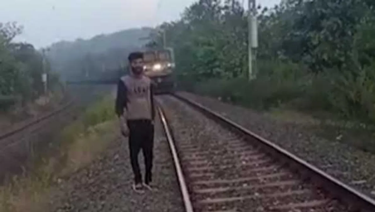 माता-पिता रोएं या कोसें: रेलवे ट्रैक के बगल में कर रहा था वीडियो शूट, पीछे से ट्रेन आ गई और...