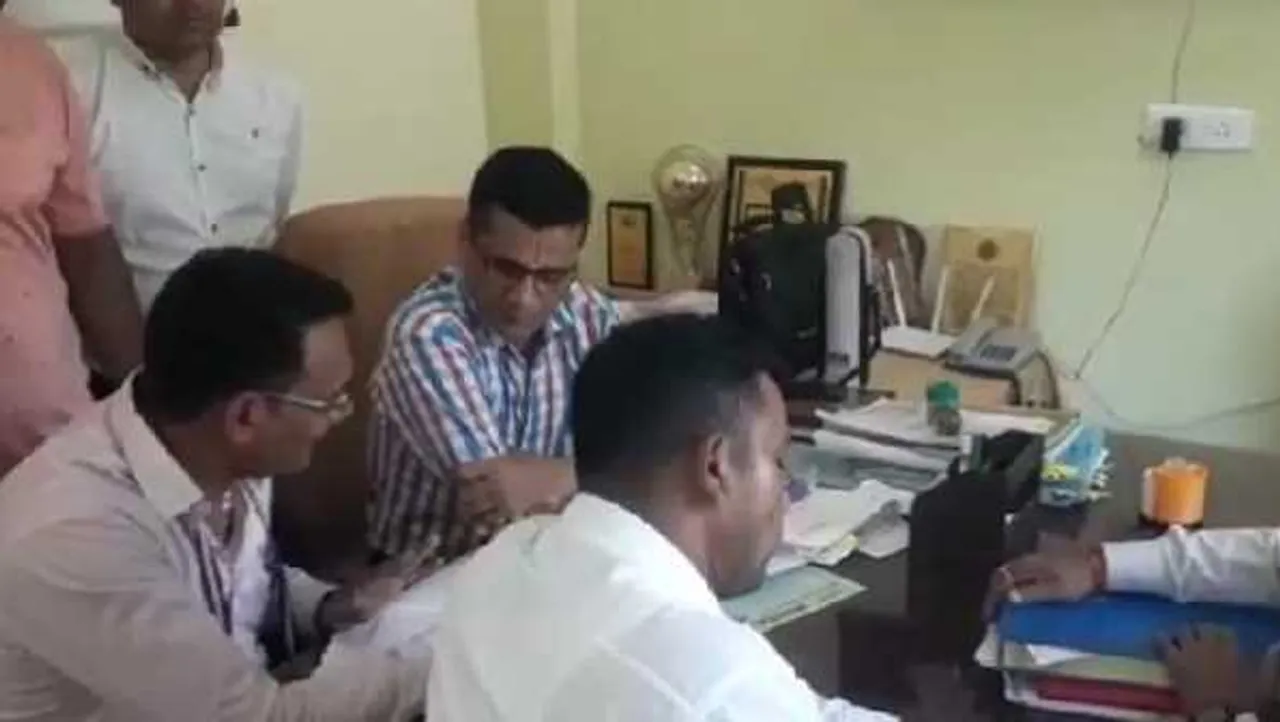 कार्रवाई: JD समेत 3 लोग 21 हजार की घूस लेते धराए, अपने विभाग की प्यून से मांगा था पैसा