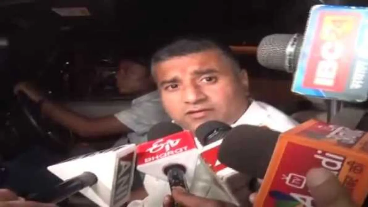 कांग्रेसी MLA का बयान: कंगना को पागलखाने भेजें, गलत बयान पर खुर्शीद को पार्टी से बाहर निकालें