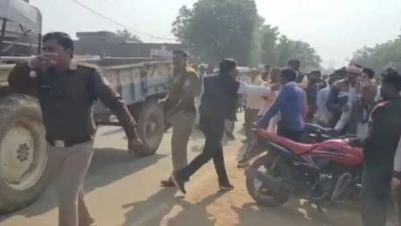 MP: खाद की मांग को लेकर किसान कर रहे थे प्रदर्शन, TI ने किसान को जड़ा थप्पड़