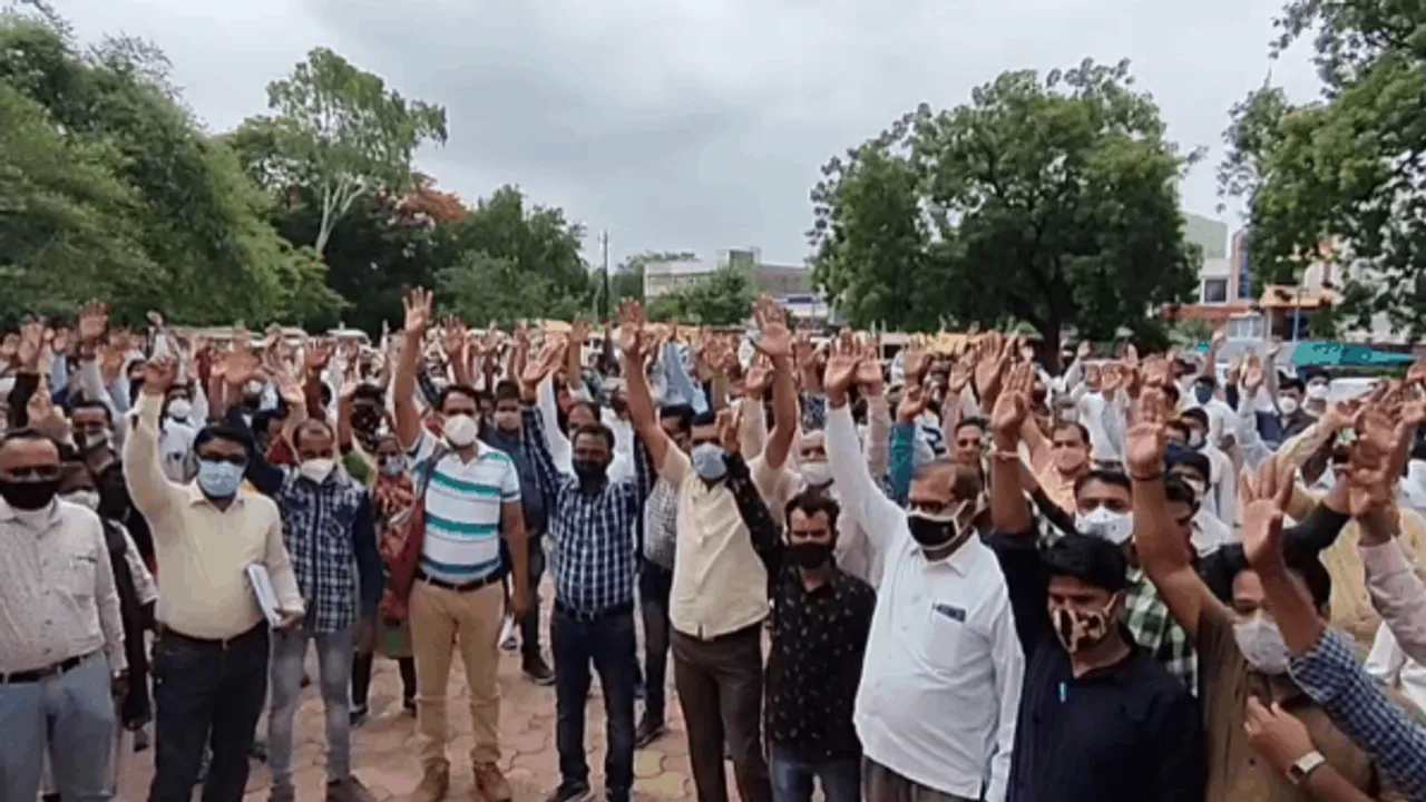 धार में इंजीनियर के लिए इंसाफ की मांग: कर्मचारी संगठनों ने विरोध में की कलमबंद हड़ताल
