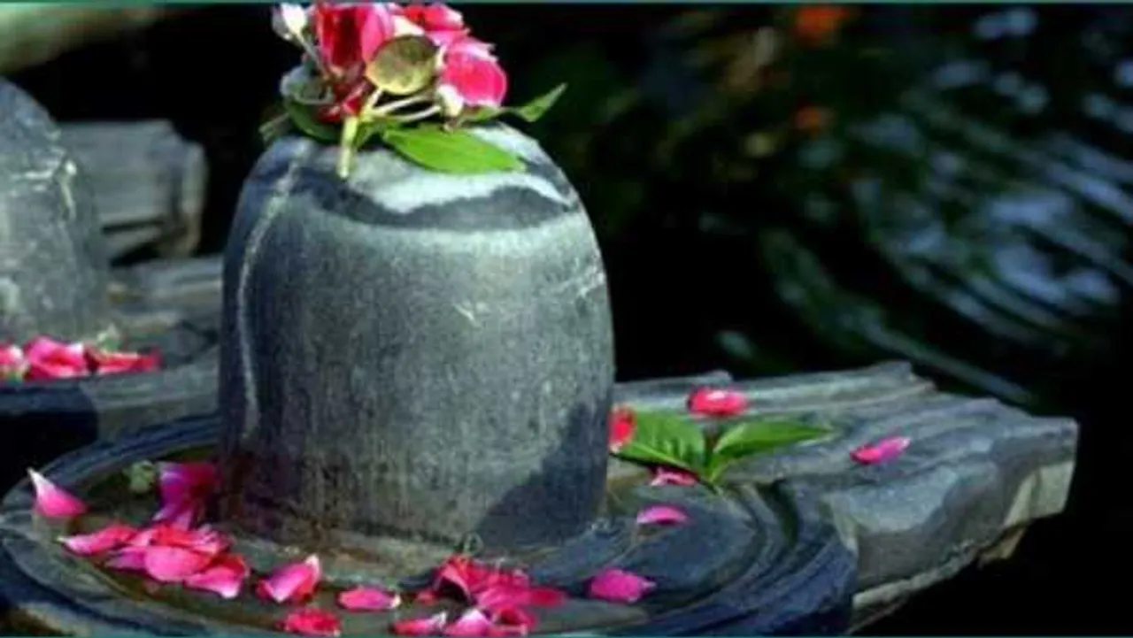 
सावन मास की शुरुआतः भगवान शिव को बेलपत्र चढ़ाते हुए रखें इन बातों का ध्यान
