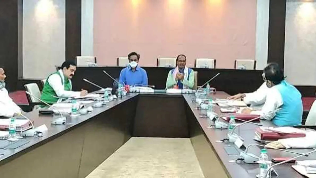 MP कैबिनेट मीटिंग: तबादलों पर रोक, बाढ़ में मृतकों के परिजन को 4 लाख की राहत राशि
