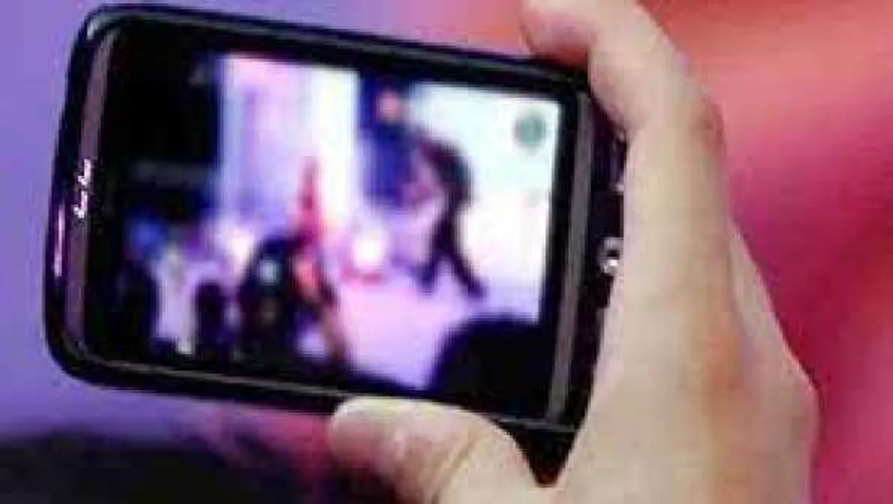 MP: सेना अस्पताल में सीनियर ने महिला कर्मचारी को भेजी पोर्न वीडियो, FIR दर्ज