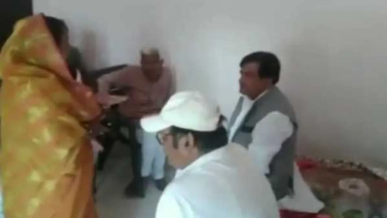 उपचुनाव: BJP सांसद प्रचार थमने के बाद भी रैगांव में बैठे मिले, कांग्रेस प्रत्याशी बोलीं- उठिए
