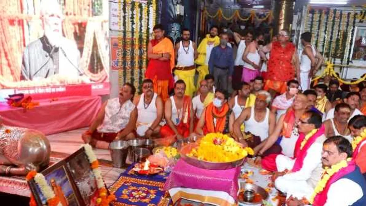 उज्जैन: मोदी का LIVE देखते हुए शिवराज ने महाकाल मंदिर में पूजा की, शिवरात्रि को लेकर बड़ा ऐलान
