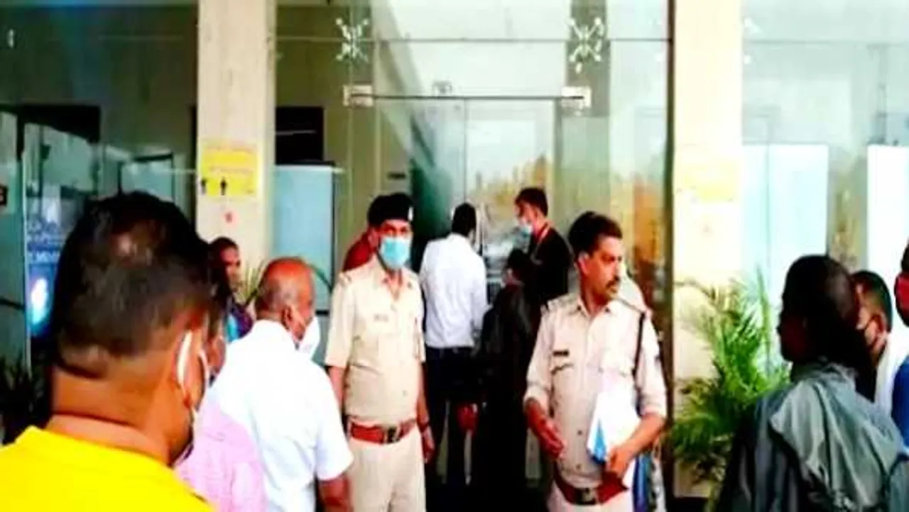 MP: ब्यूटी कॉन्टैस्ट में आए 100 लोग बिना ID रुके थे, इंदौर में 4 दिन में दूसरा ऐसा मामला