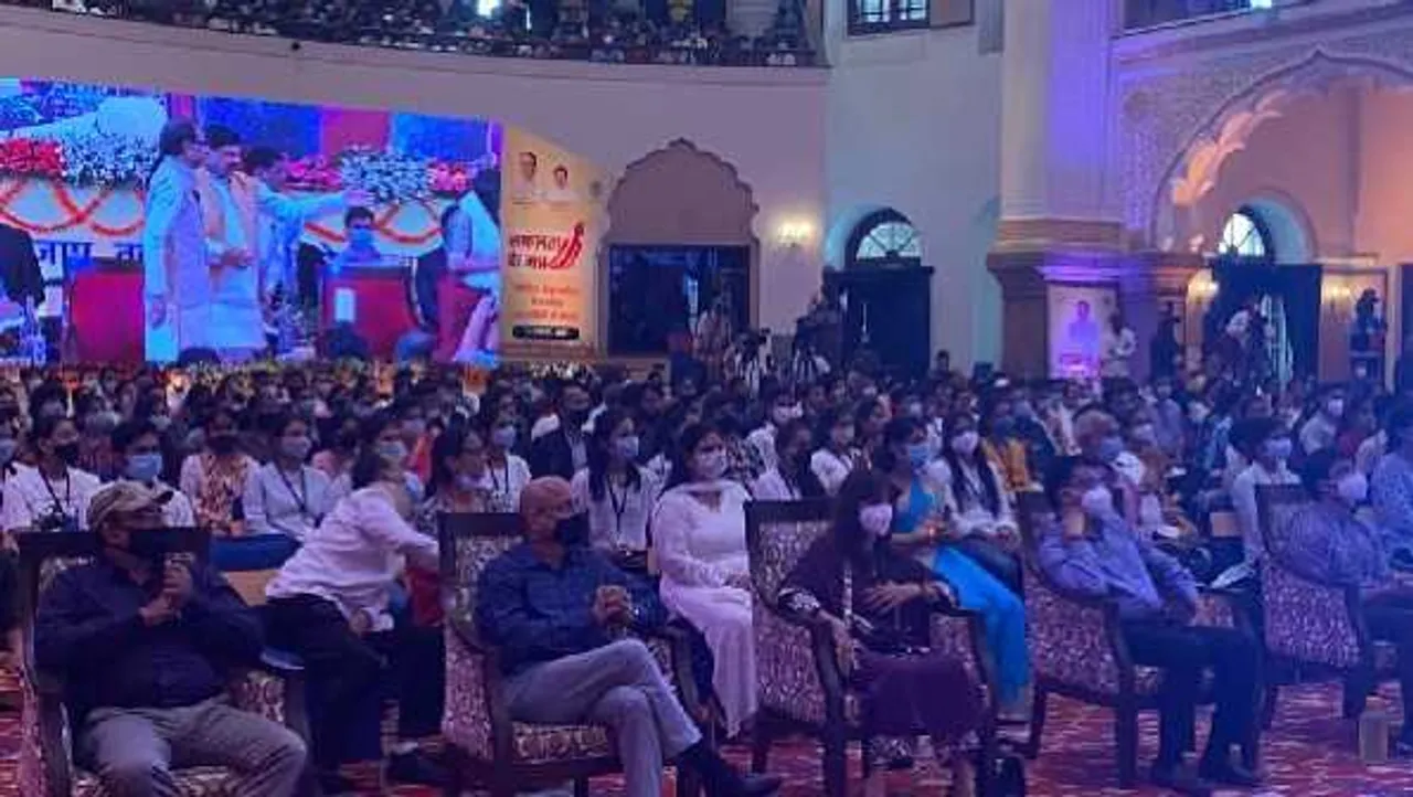 UPSC टॉपर्स के टिप्सः मेंस में शार्ट नोट्स बनाएं, हर इश्यू को एक पेज में लिखने की प्रैक्टिस करें
