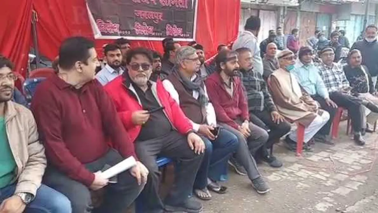 MP में GST का विरोध: कपड़े की दरें 5 से 12% की जा रही, 4 शहरों में व्यापारियों का विरोध