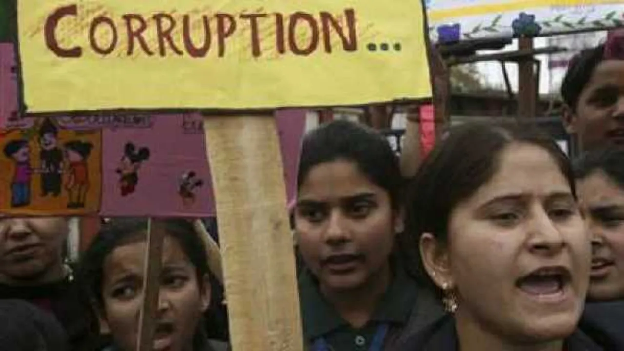 मोदी राज की योजनाओं पर दीमक चढ़ाता बाबू तंत्र, कई "सरकारों" से हांफती दिल्ली, परेशान लोग