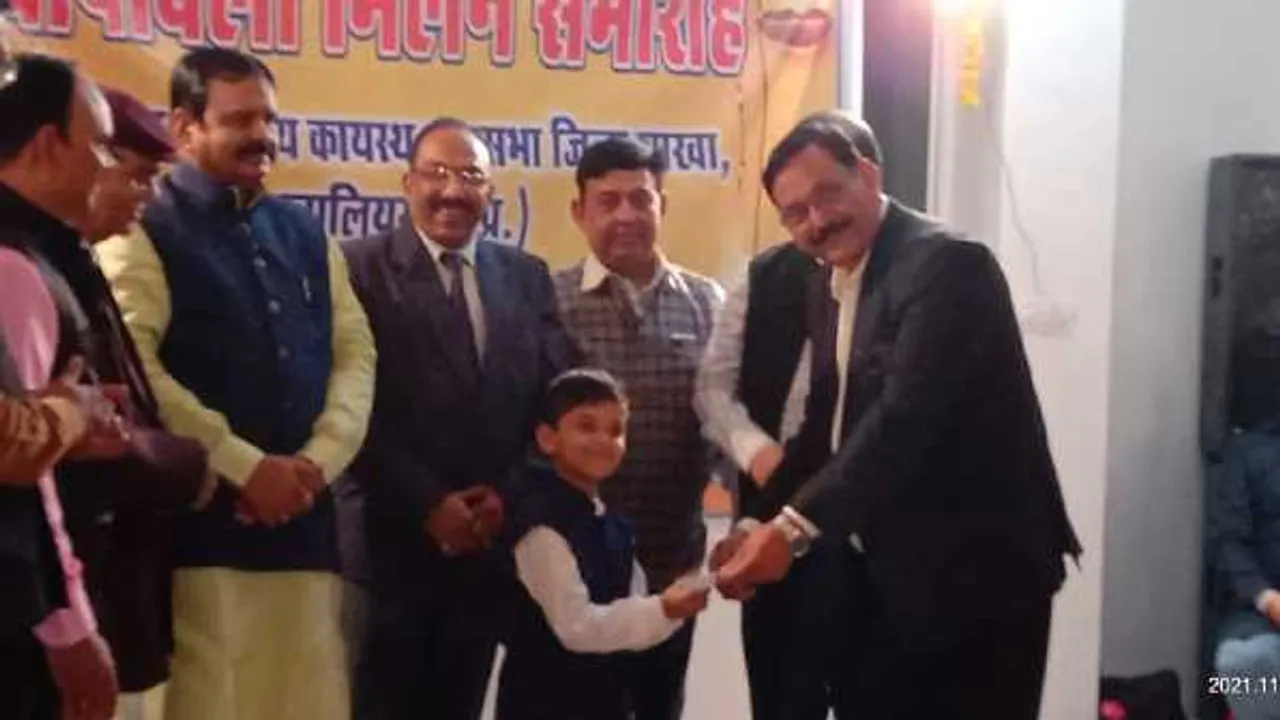ग्वालियर: कायस्थ महासभा का दिवाली मिलन समारोह, प्रतिभाशाली बच्चों को किया सम्मानित
