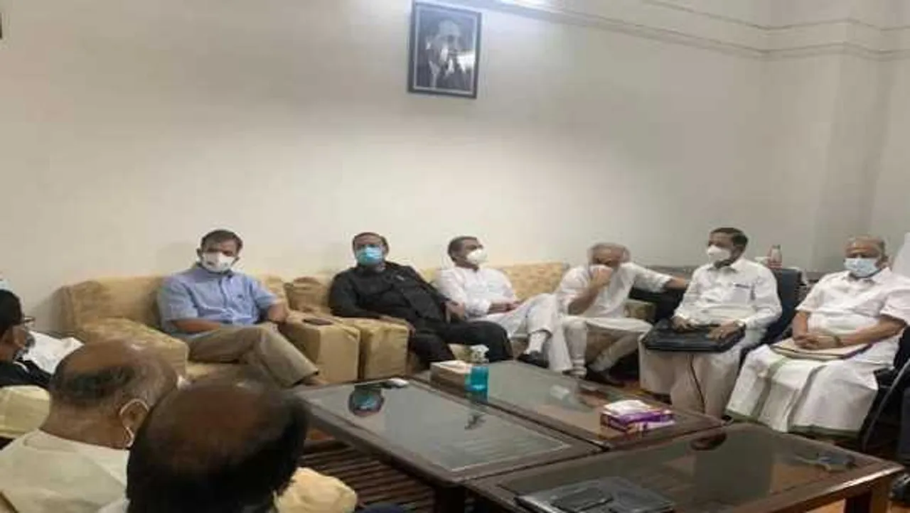 संसद में हंगामा: 14 दलों ने सरकार को घेरने की योजना बनाई, राहुल बोले- पीछे नहीं हटेंगे