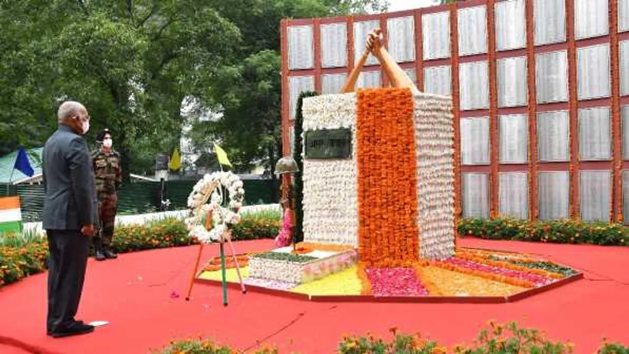 कारगिल: 18 हजार फीट पर सैनिकों ने 60 दिनों में जीता था युद्ध, राष्ट्रपति ने दी श्रद्धांजलि
