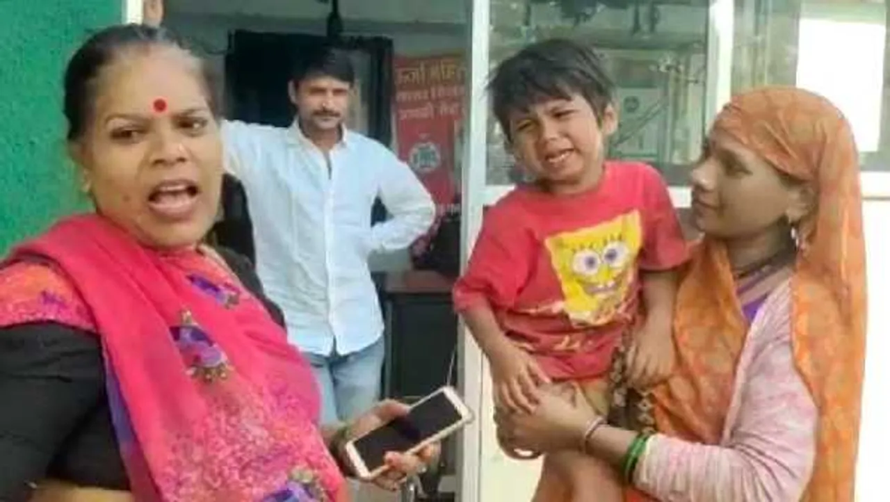 इंदौर: 4 साल का बच्चा घर का रास्ता भूला, पुलिस ने पोहा खिलाकर दोस्ती की