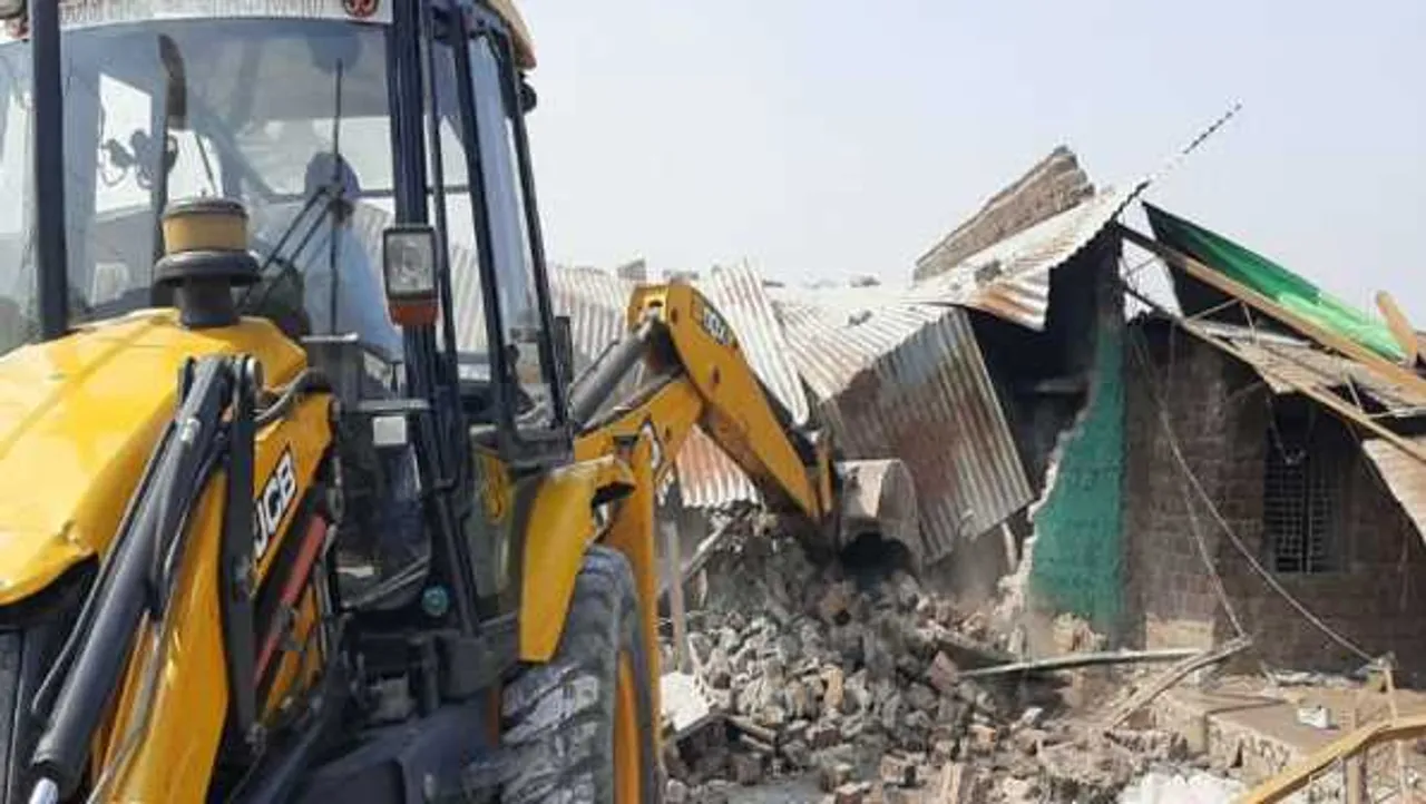 जिला प्रशासन एक्शन मोड में: सरकारी जमीन से अतिक्रमण हटाए जा रहे, कीमत 7 करोड़ से ज्यादा
