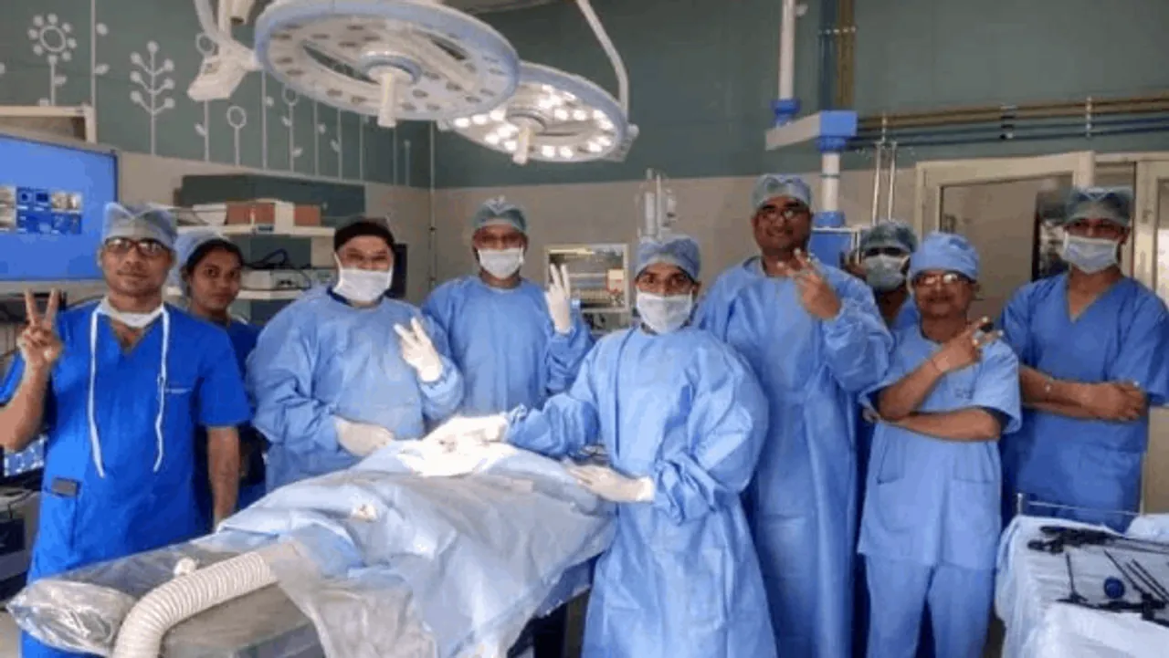 डॉक्टरों का कमाल: 20 दिन की बच्ची को नई जिंदगी; दाईं ओर दिल था, फेफड़े काम नहीं कर रहे थे
