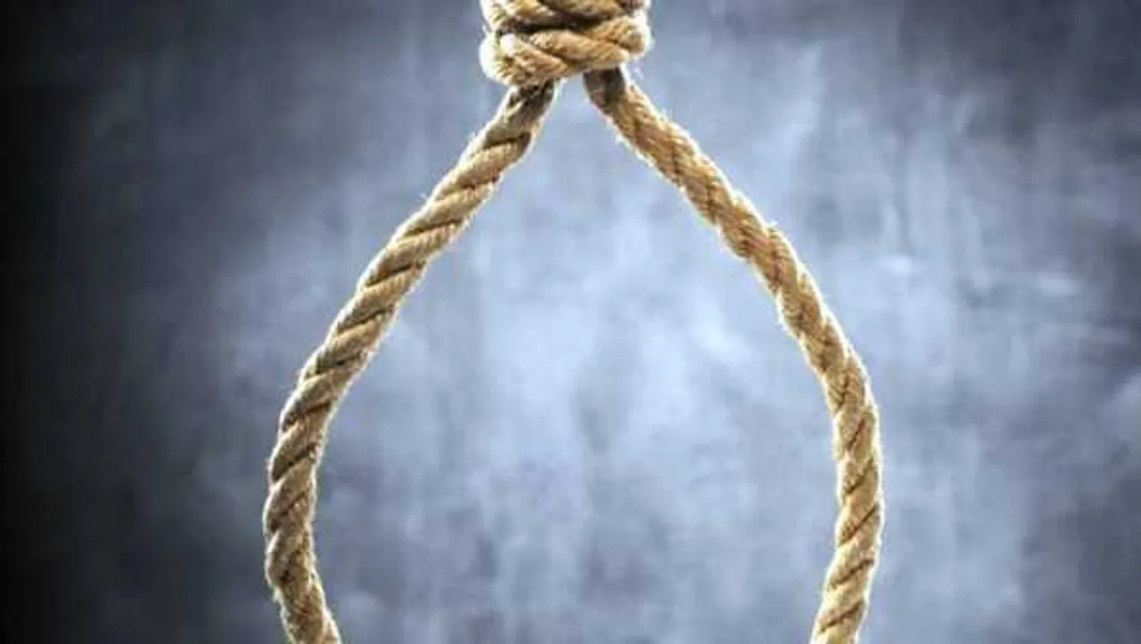 उज्जैन: फ्रेंड ने किया सुसाइड तो लड़की ने लगाई फांसी, वॉट्सऐप स्टेटस पर जलती चिता की फोटो लगाई  