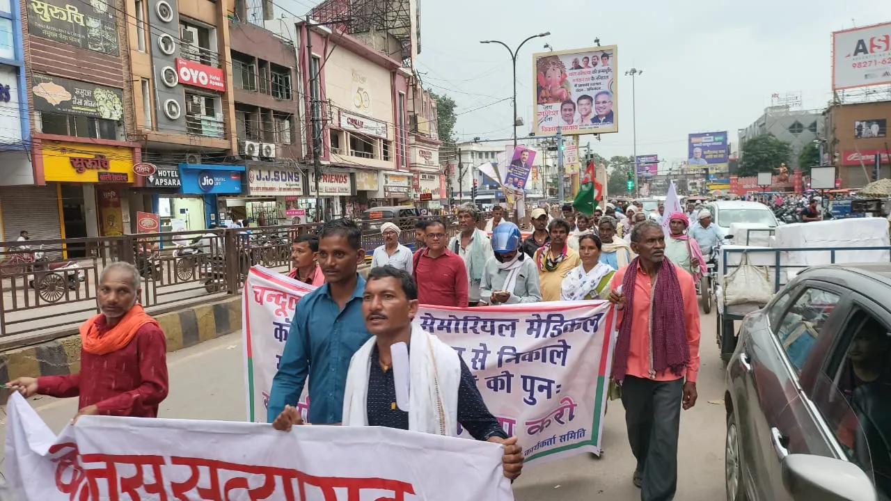 रायपुर में किसानों ने खोला मोर्चा, 2 सूत्रीय मांगों को लेकर कहा- बीजेपी के बाद अब कांग्रेस सरकार भी मुकरते नजर आ रही