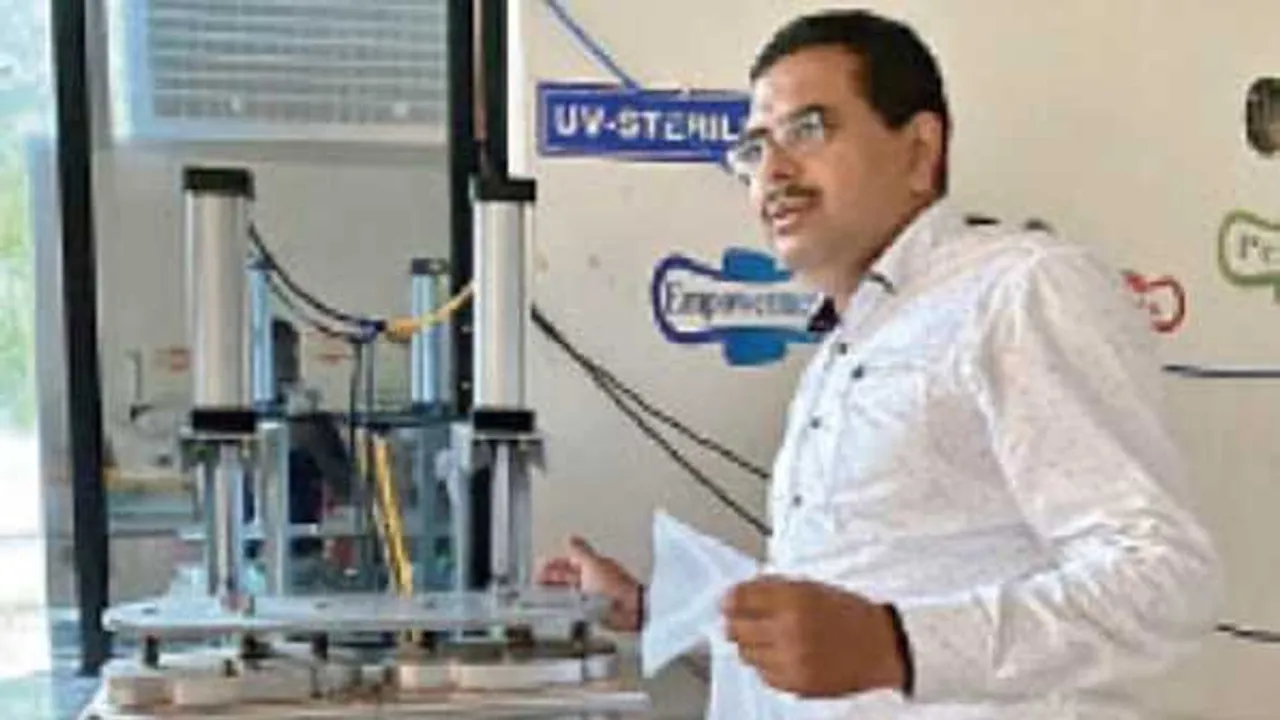 गर्व की बात: भोपाल के साइंटिस्ट ने बनाया देश का पहला प्लास्टिक फ्री सैनिटरी नैपकिन
