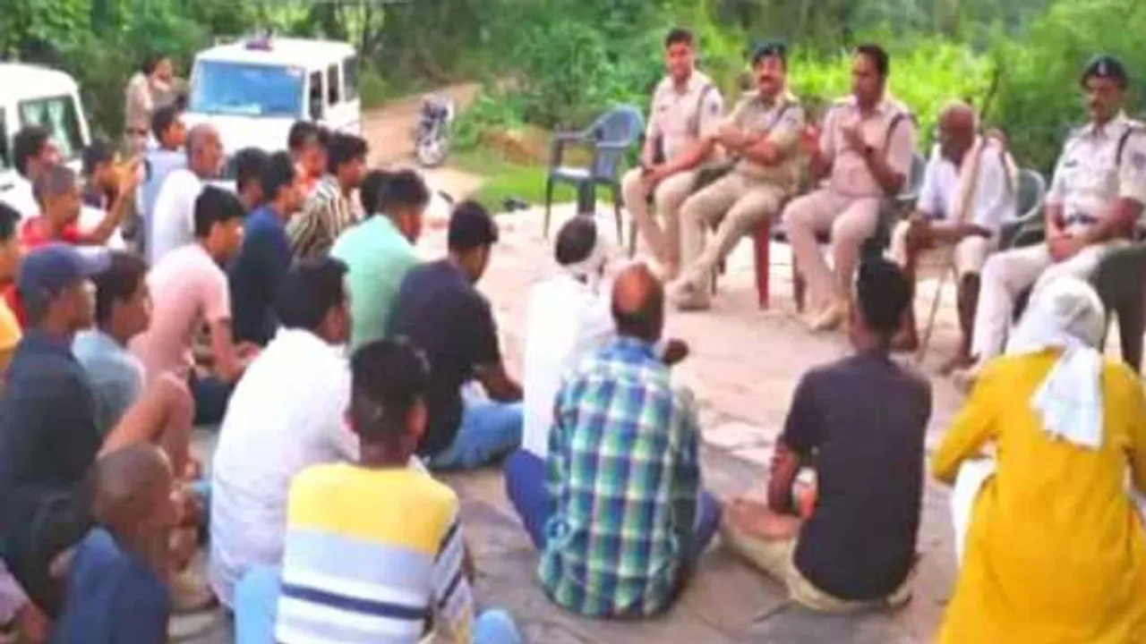 राजा की जाति: पुलिस ने की पंचायत, सोशल मीडिया को लेकर चेताया, ना मानने पर होगी FIR