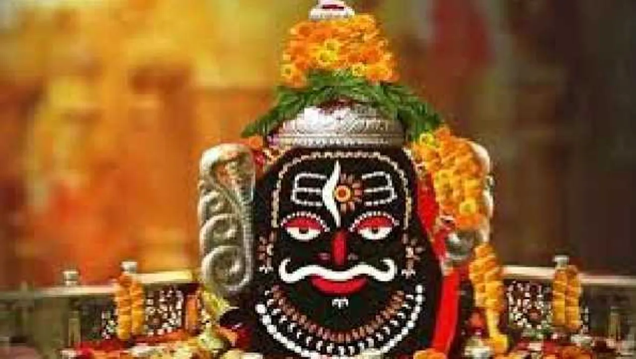 महाकाल मंदिर: पुजारी के जरिए जल चढ़वाने पर रोक, टिकट से हटेगी ज्योतिर्लिंग की तस्वीर
