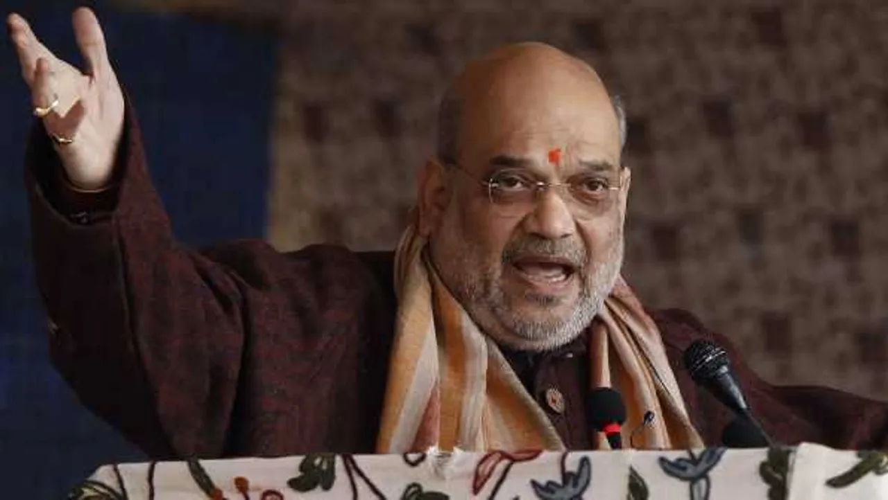 शाह का कश्मीर दौरा: मंच पर बुलेट प्रूफ ग्लास हटवाया, बोले- दिल से खौफ निकाल दीजिए