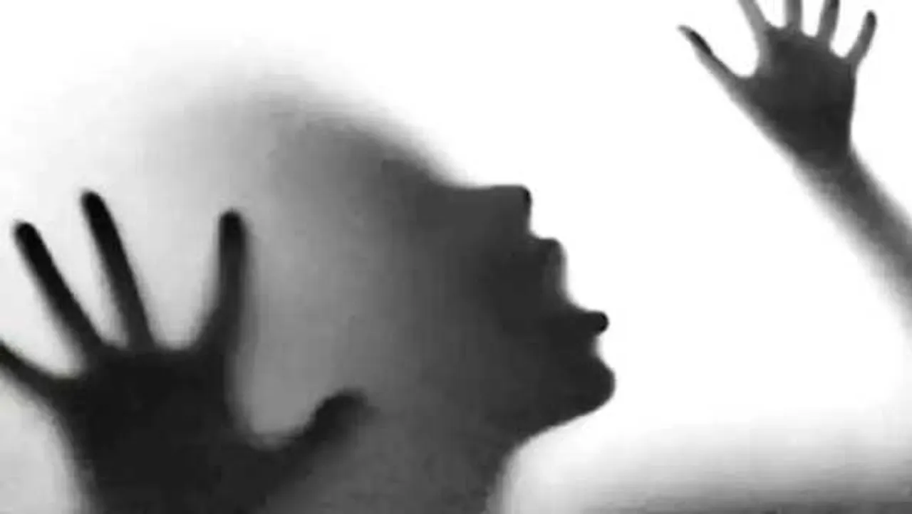 छेड़छाड़ का विरोध: दबंगों ने गर्म चाकू से दाग दी महिला की आंखें, पहले भी की थी मारपीट