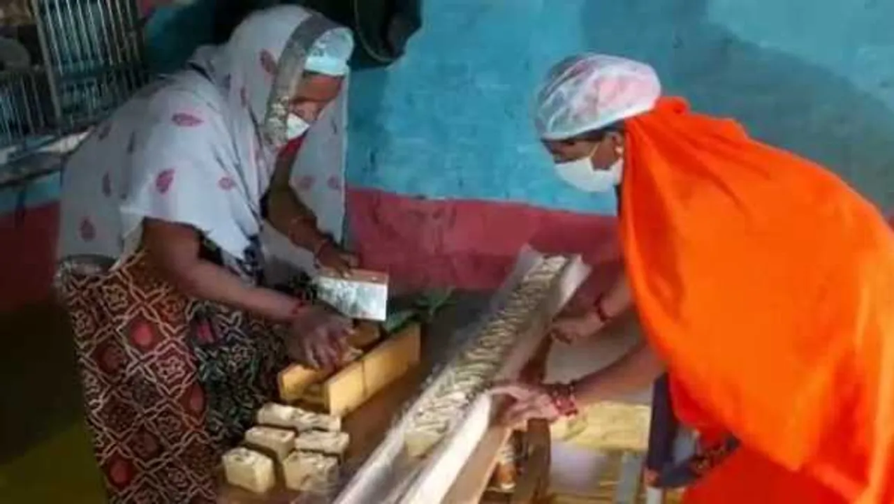 MP की आदिवासी महिलाओं का स्टार्टअप: देशी जड़ी बूटियों से बनाया साबुन, विदेशों में सप्लाई

