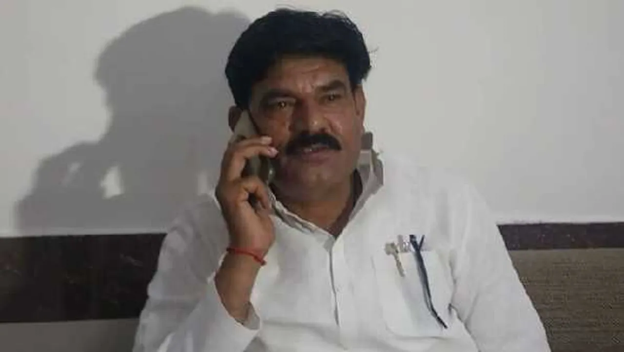 MP: किसान ने मांगा खाद तो मंत्री का फूटा गुस्सा, बोले- चल हठ, तू राष्ट्रपति है क्या?