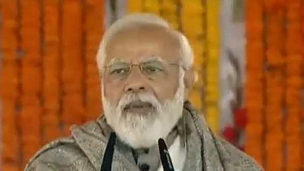 मोदी का अखिलेश पर निशाना: बोले-क्या नोटों के पहाड़ का भी लेंगे क्रेडिट, और ये भी कहा
