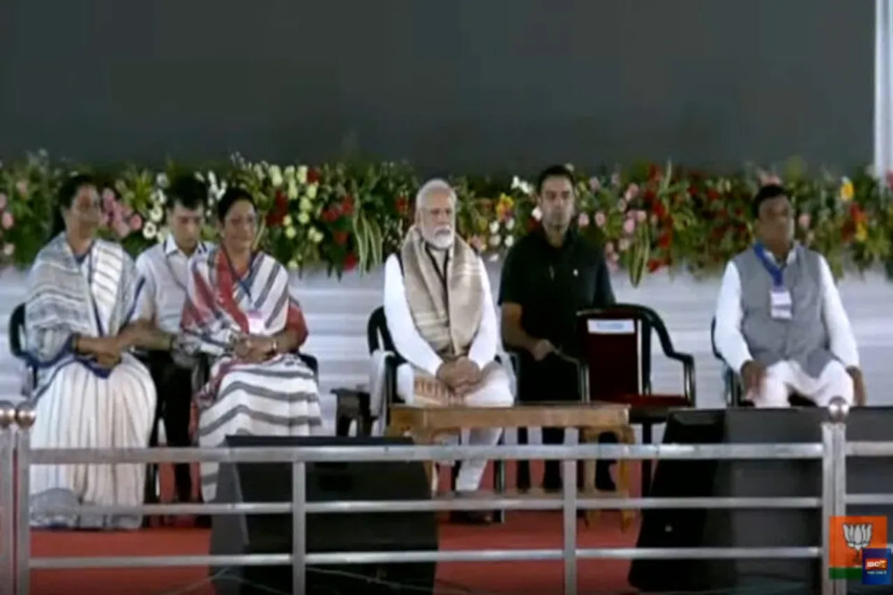 छत्तीसगढ़ में पीएम मोदी ने 6400 करोड़ की रेल परियोजना का उपहार, बोले– तेज रफ्तार विकास से दुनिया में भारतीय मॉडल की सराहना हो रही