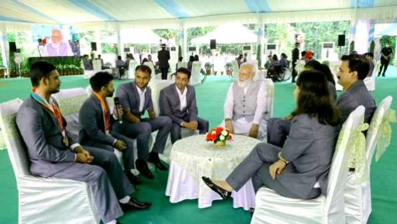 मुलाकात: भारतीय पैरा एथलीटों से मिले मोदी, खिलाड़ियों ने एक्सपीरियंस शेयर किए 