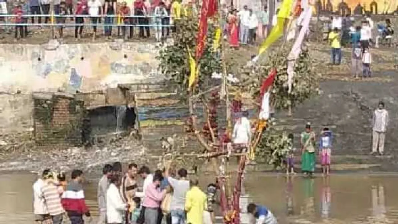 गोटमार एक खूनी खेल: छिंदवाड़ा के दो गांव के बीच पथराव,अब तक 20 लोग घायल 