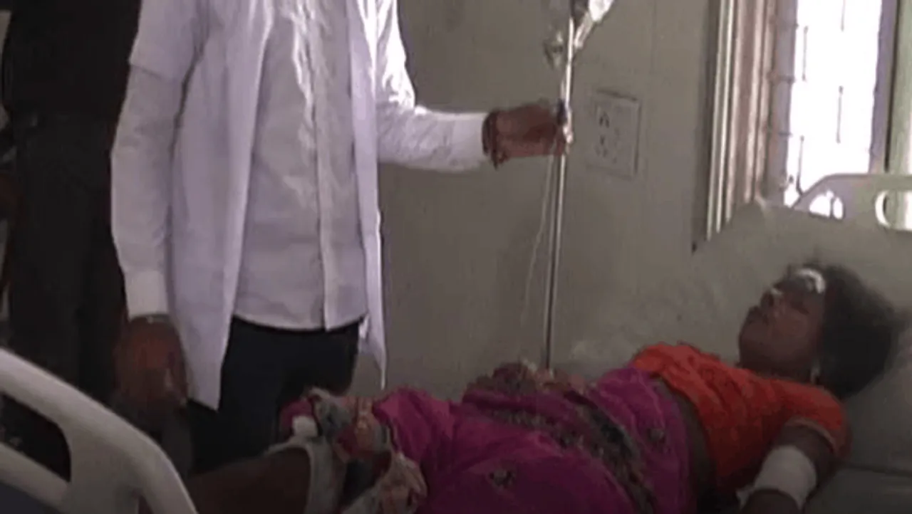 टीकमगढ़ में हादसा: यात्री बस पर गिरा हाईटेंशन लाइन का तार, एक महिला की मौत, 6 झुलसे
