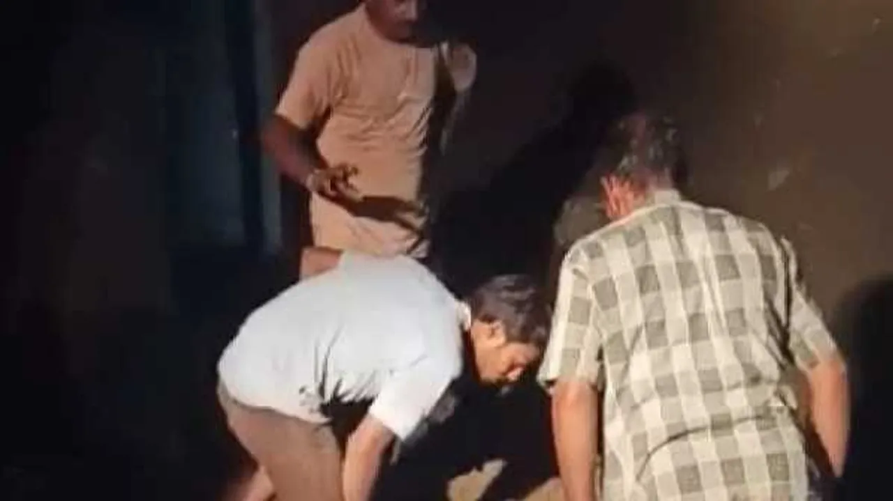 सीधी में हादसा: मलबे में दबे तीन लोग, रेस्क्यू के दौरान JCB के पंजे से एक की गर्दन अलग