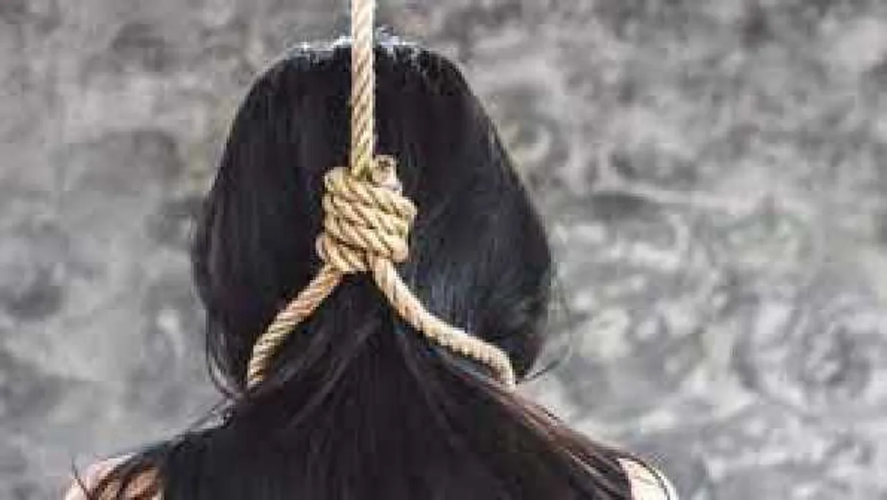 भोपाल: प्रिंसिपल की 24 वर्षीय बेटी ने फांसी लगाई, मां ने पूछा- खड़ी क्यों हो?  