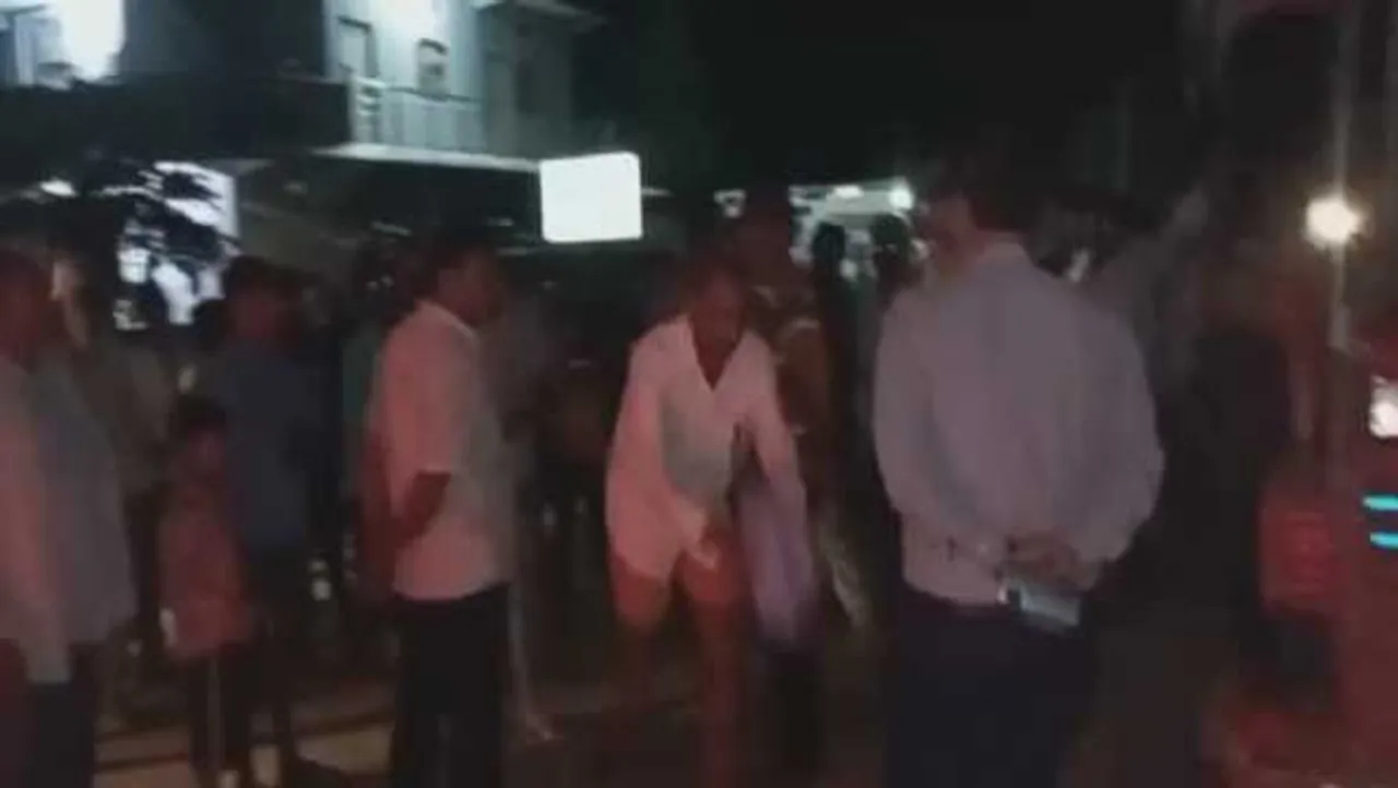 सिंगरौली: SDM की गाड़ी और ट्रैक्टर की टक्कर, अफसर के कदमों में पगड़ी रखकर मांगी माफी