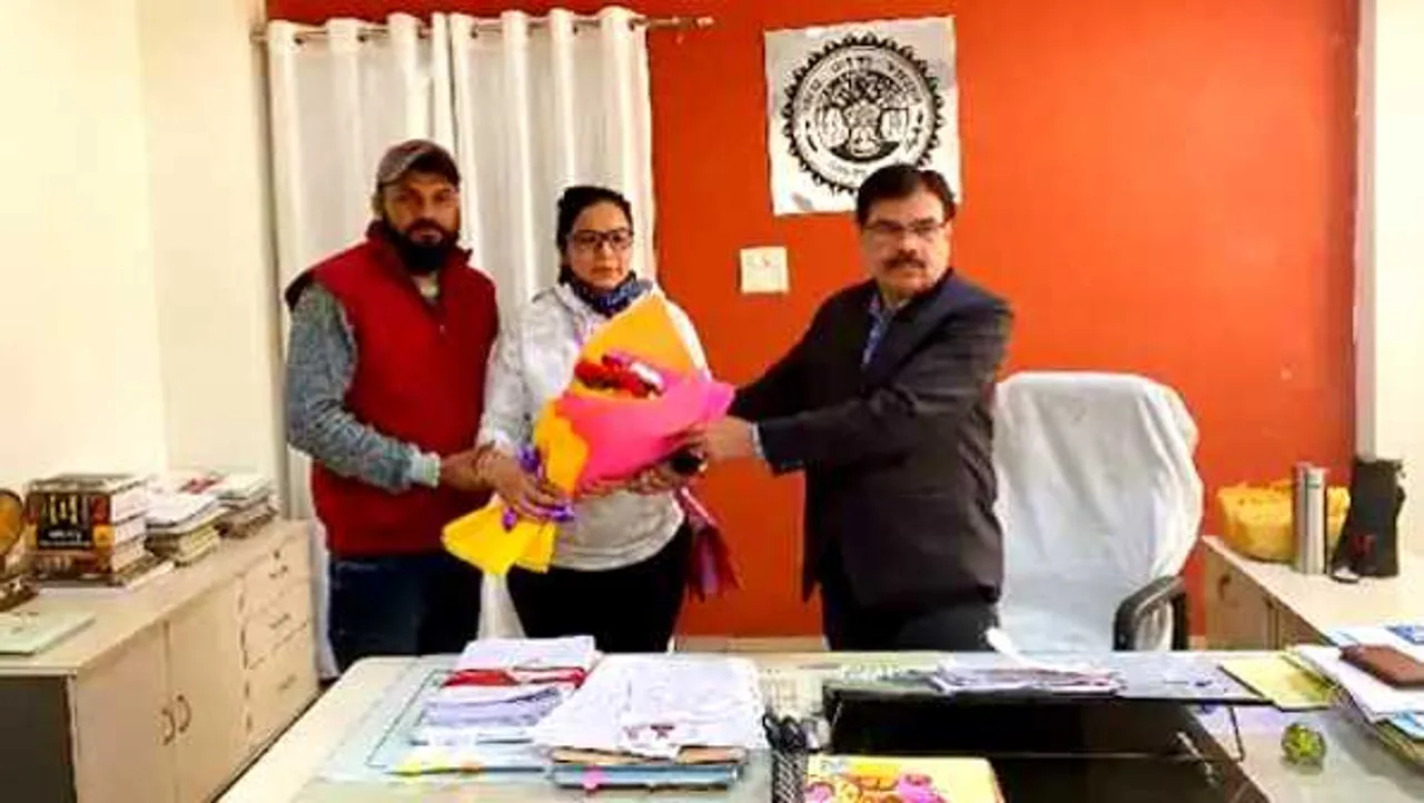 द सूत्र की खबर का असर: ग्वालियर प्रशासन ने डेढ़ साल बाद कनाडाई बहू को दिया मैरिज सर्टिफिकेट