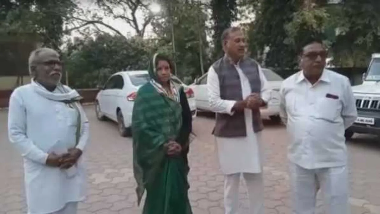 मध्यप्रदेश: बुरहानपुर में बीजेपी की नेत्री और जनपद पंचायत अध्यक्ष निर्मला जावरकर कांग्रेस में हुईं शामिल  